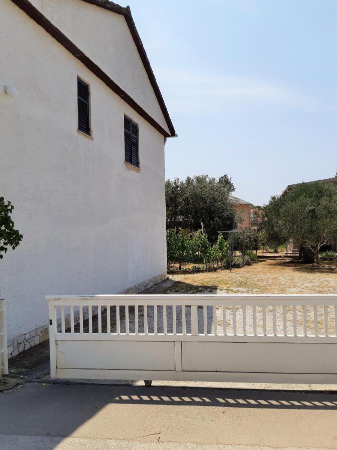 Dalmatino Apartmani Vir Luaran gambar